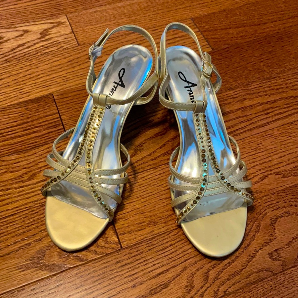 Annie Heels 💛